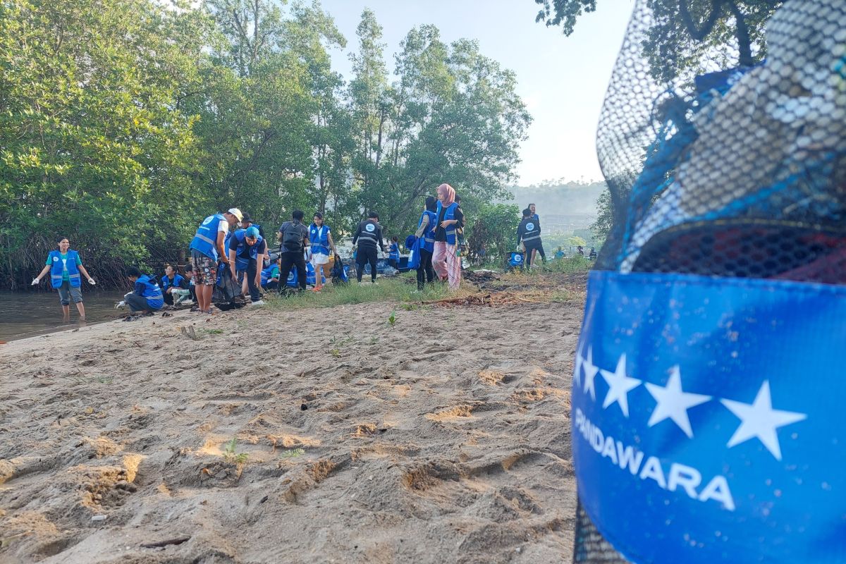 Kemenparekraf apresiasi inisiatif AQUA gelar bersih-bersih pantai