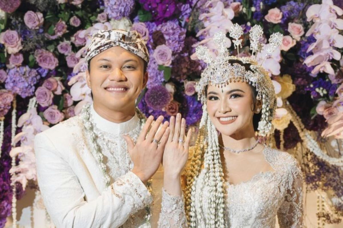 Kebaya Sunda dan Pangsi, baju adat Jawa Barat dan filosofinya