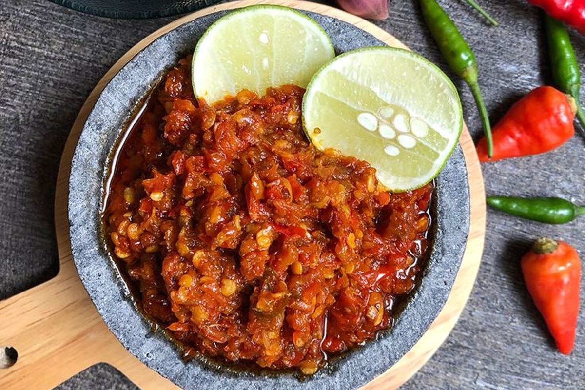 Buat pecinta sambal, waspadai bahaya konsumsi makanan pedas berlebihan